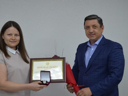 Игорь Панарин вручил награды АКЗС работникам налоговых органов региона