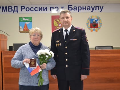 В Алтайском крае вручили паспорт гражданина Российской Федерации жительнице Донецкой Народной Республики