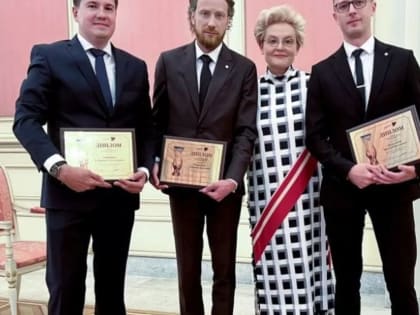 Главную премию страны получили медики из Сибири за уникальную операцию с роботом