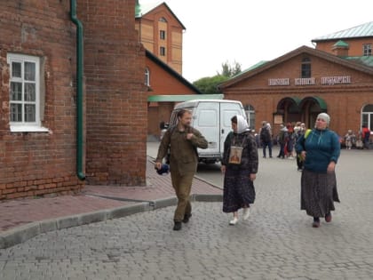 Паломники со всей России отправились в крестный ход из Барнаула в село Коробейниково