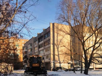 В Ленинском районе продолжаются работы по очистке от снега и наледи