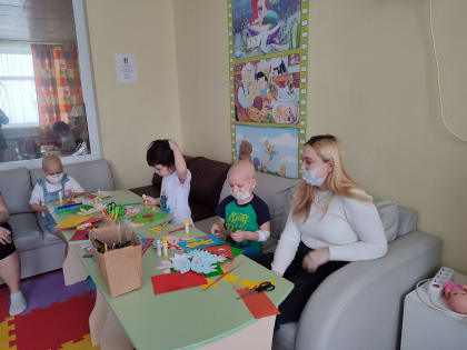 Студенты колледжа АлтГУ провели мастер-класс для детей из онкоцентра
