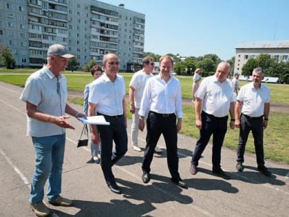 Губернатор Томенко оценил инициативу директоров санаториев по помощи в строительстве стадиона в Белокурихе