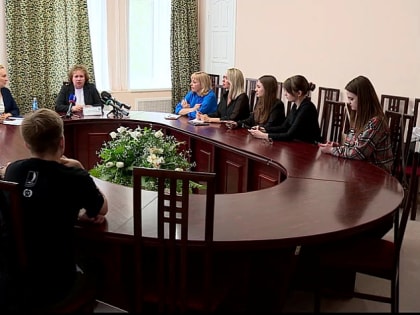 Первоклассников, которым не хватило мест в школах, будут возить в другие