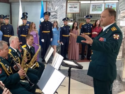 Военный оркестр Росгвардии принял участие в бале лейтенантов