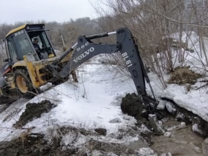 В поселке Ильича расчистили от снега и льда проблемный участок водоотводного канала