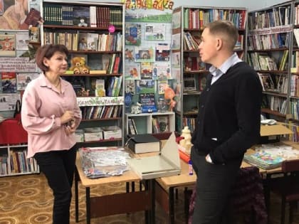 И снова нехватка кадров, оптимизация, дороги. Жители сел Крутихинского района рассказали Александру Молотову о своих проблемах