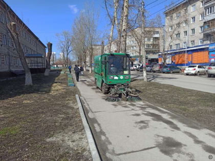 Улицы Барнаула чистят подметально-уборочные вакуумные машины