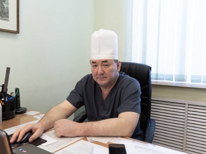 Почетное звание «Заслуженный врач Российской Федерации» присвоено Вадиму Каркавину