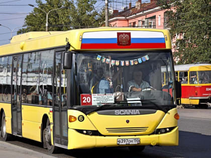 Губернатор и спикер АКЗС поздравили работников автомобильного и городского пассажирского транспорта с профессиональным праздником