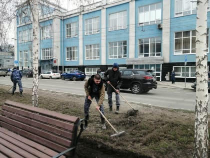 В Центральном районе продолжается уборка общественных пространств
