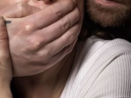 Мужчина похитил российскую школьницу, чтобы на ней жениться