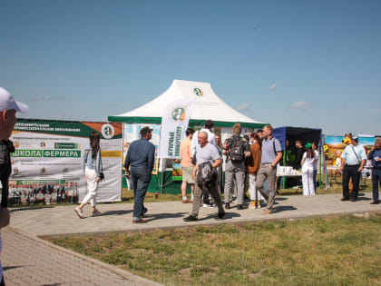 Более 1000 человек посетили площадки Алтайского ГАУ в первый день работы агрофорума «День сибирского поля-2023»