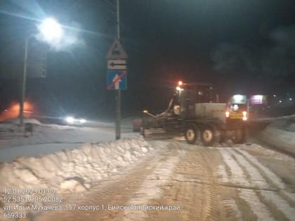 На не успевшего вступить в должность главу Бийска Виктора Щигрева нападали снег и сторонники прежнего мэра