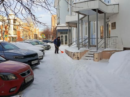 Уборка территорий предприятий торговли на особом контроле администрации Центрального района