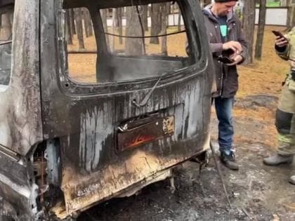 На светофоре у лыжной базы «Динамо» сгорела  «Мазда Бонго»