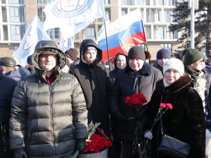 Юрий Шамков в День памяти о воинах-интернационалистах возложил цветы к Мемориалу Славы в Барнауле
