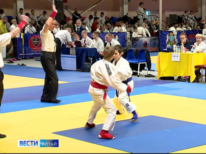 В Барнауле стартовало первенство России по джиу-джитсу