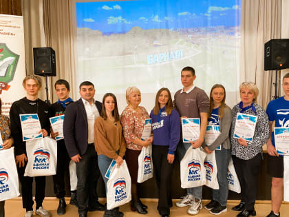 Лидер алтайских молодогвардейцев наградила участников городских соревнований «Веселые старты медвежат»