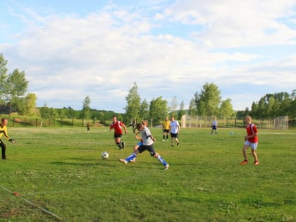 В Змеиногорске проходят игры первенства района по футболу