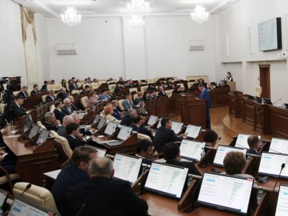 Новые выплаты, пенсии, земля: как прошла апрельская сессия АКЗС