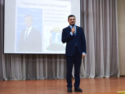 В преддверии 8 марта барнаульские депутаты поздравляют общественниц с праздником