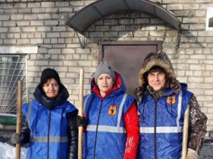 Студенты и общественники Железнодорожного района активно участвуют в борьбе с гололедом