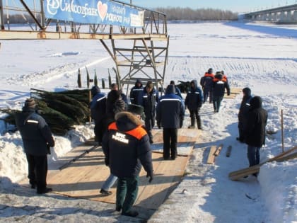 В преддверии праздника Крещения алтайские спасатели проверили состояние льда