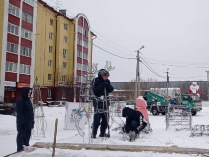 Демонтаж новогоднего оформления начался в Индустриальном районе