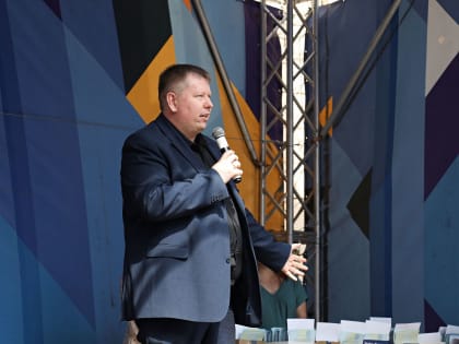 «Цветы, мечты, мосты»: дипломы о высшем образовании получили 275 выпускников ИНГЕО