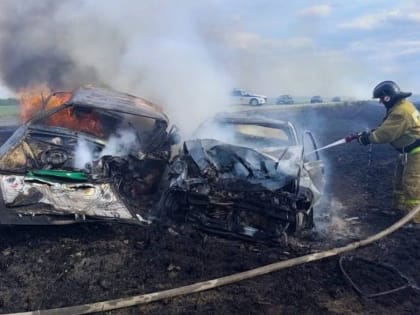 В Алтайском крае женщина вытащила людей из автомобиля за мгновение до взрыва