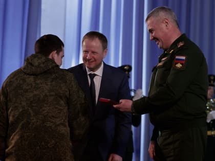 Губернатор Алтайского края Виктор Томенко встретился с военнослужащими 35-й ракетной дивизии