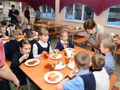 В школе №114 Барнаула проверили организацию питания школьников