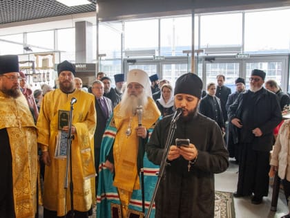 Фото. В Барнауле открылась православная выставка-ярмарка «От покаяния к воскресению России»