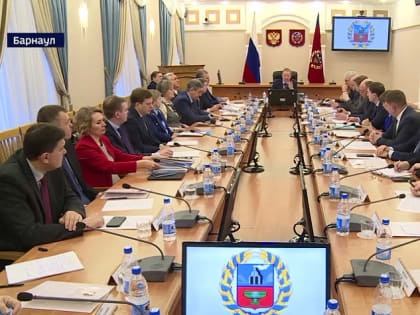 На заседании в Правительстве региона обсудили итоги деятельности губернатора и органов власти