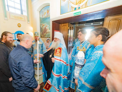 Духовенство Алтайской митрополии и Горноалтайской епархии совершило Литургию в Покровском соборе