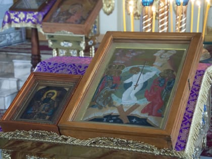 Накануне дня памяти святителя Григория Паламы Архипастырь совершил всенощное бдение в Покровском соборе