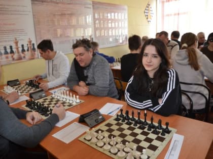 После сегодняшних двух туров лидерство в шахматном турнире сельской олимпиады захватила команда Павловского района
