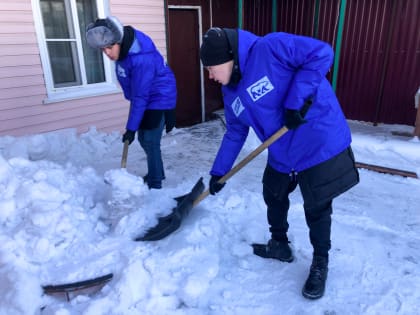 Молодогвардейцы Алтайского края оказали помощь семье мобилизованного
