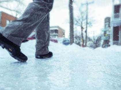 Что делать, если травмировался на улице в гололёд и как добиться компенсации?
