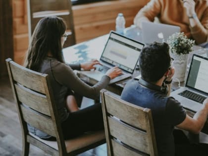 Малышева рассказала, что сидячий образ жизни повышает риск деменции