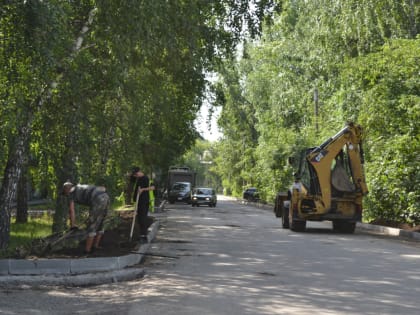 В микрорайоне Новосиликатный продолжается ремонт дорог