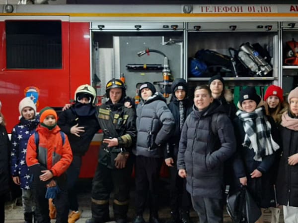 Отряд юных пожарных школы школы №136 посетил Пожарно-спасательную часть № 1