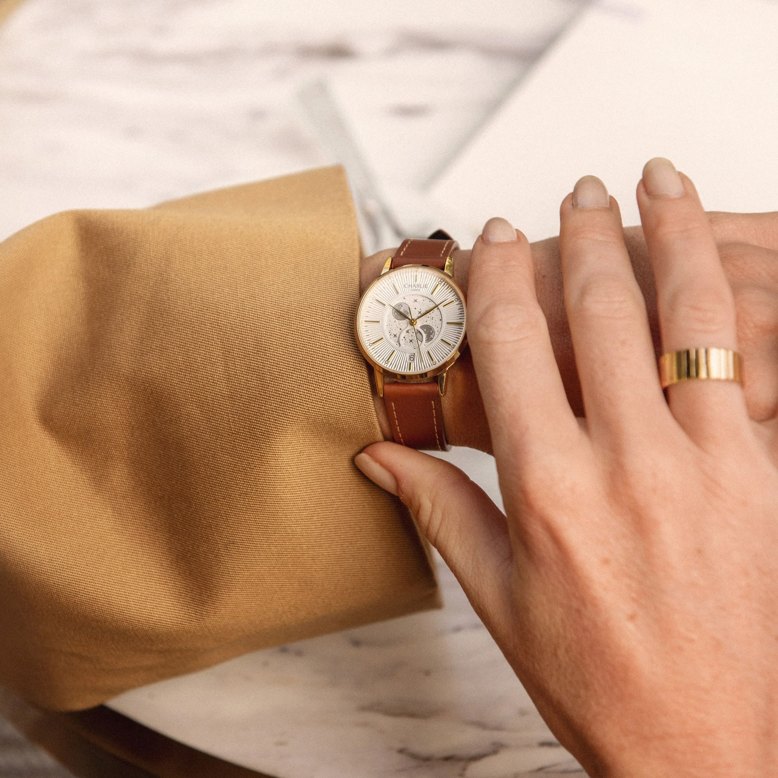 Sully Watch Charlie Paris Sully – Mondphase – Gold & Weiß | World Watch Museum