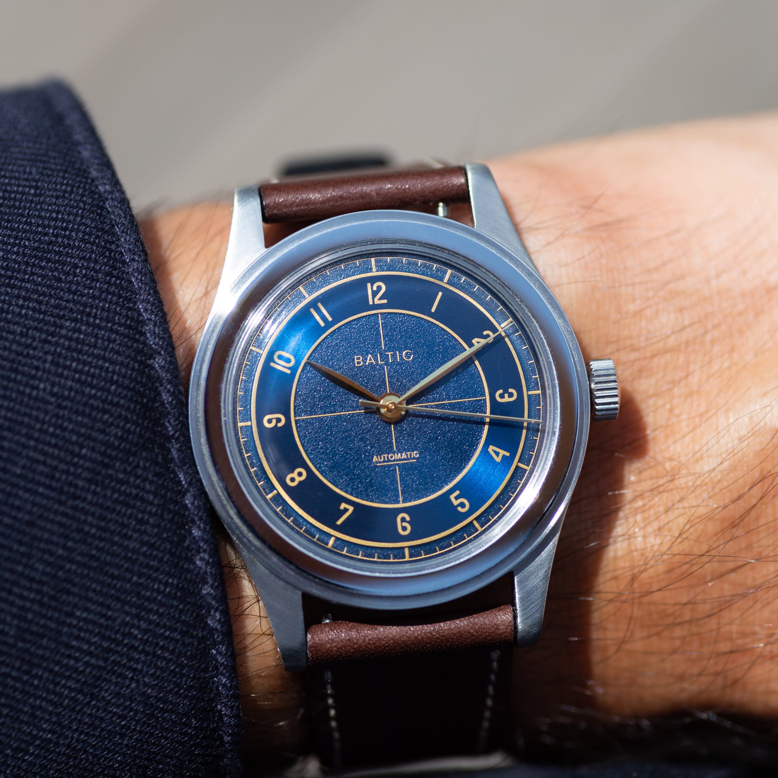 Baltic HMS 002 – Blue Gilt – Piel Azul Marino | World Watch Museum