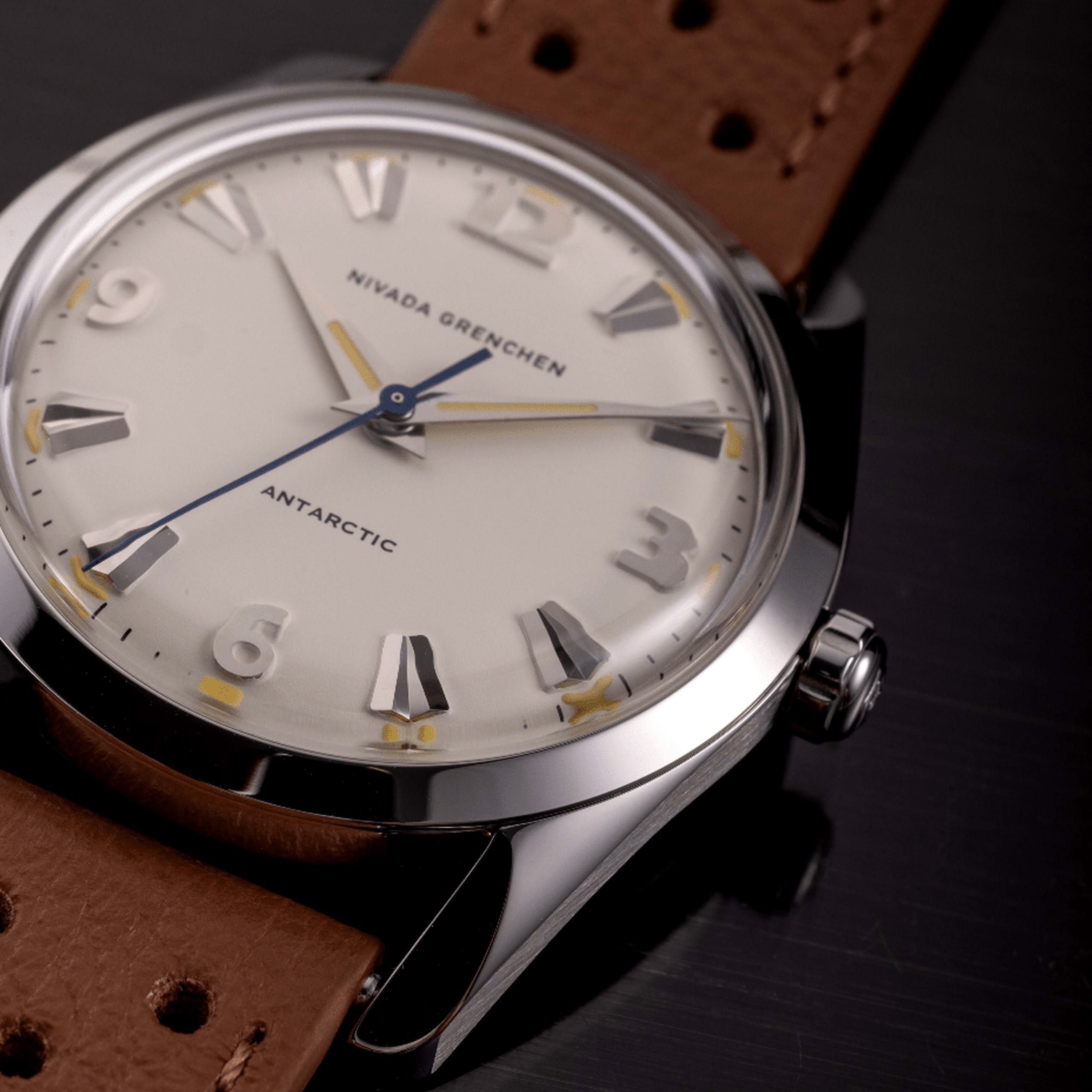 Nivada Antarctic Eggshell Beige Luminova - 35mm - Brown Racing Strap