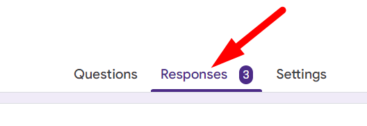 red arrow pointing to the ‘Responses’ tab in a google form