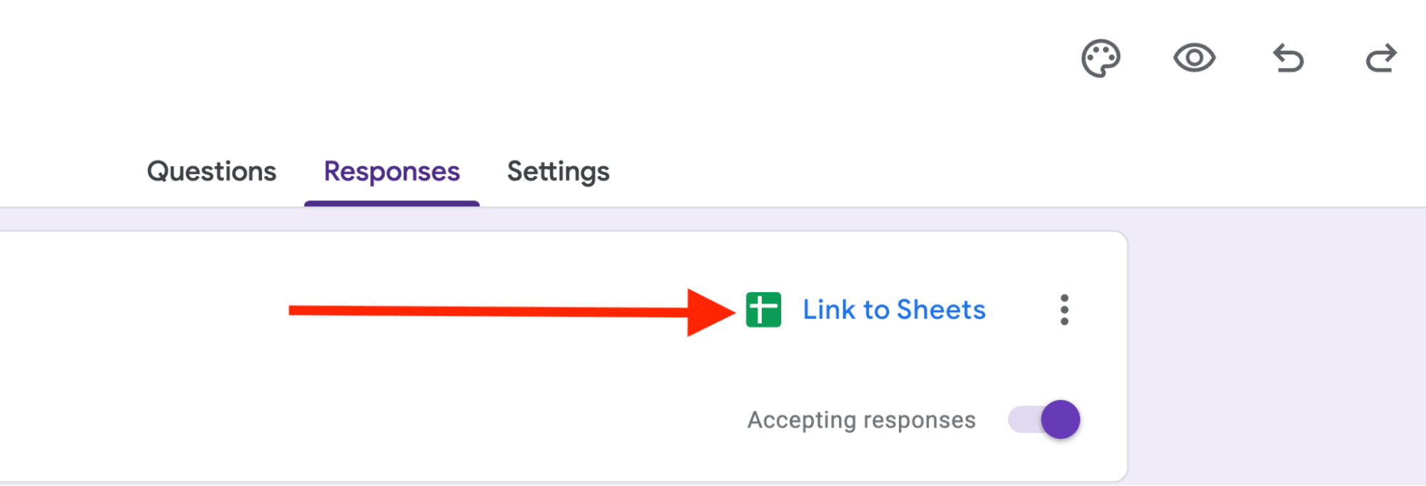 Red arrow pointing towards the green google sheet icon.