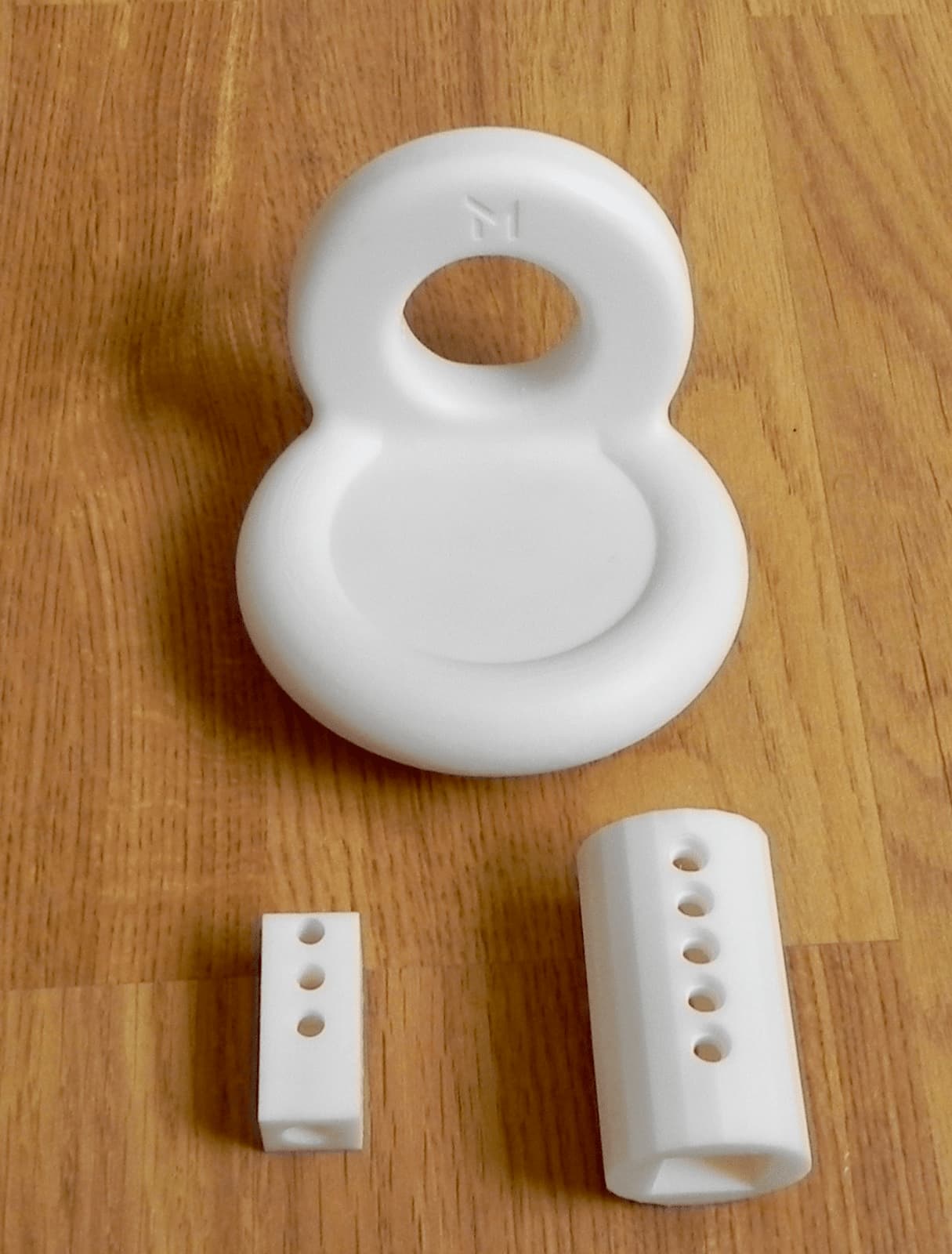 Another image of the adaptation for sewing machines for physical disabilities, made with medical resin in 3d printing.