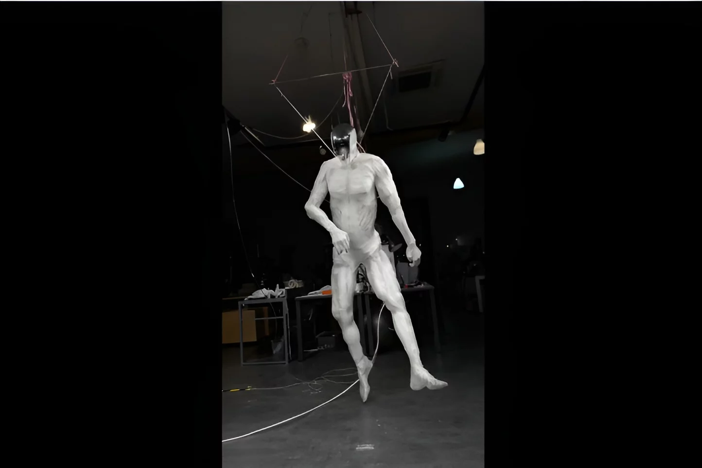 The Robot With Water Instead of Wires in Its Muscles